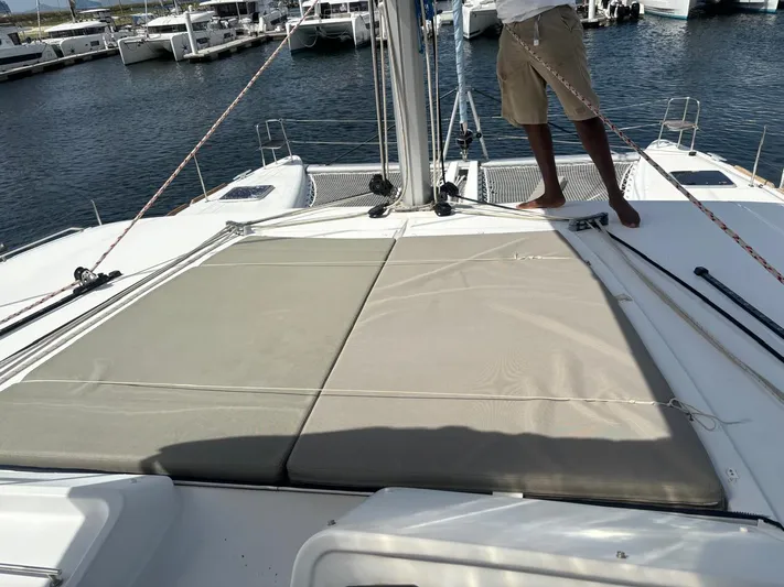 King Lewis Yacht Photos Pics King Lewis - Sun Lounges on fly-bridge