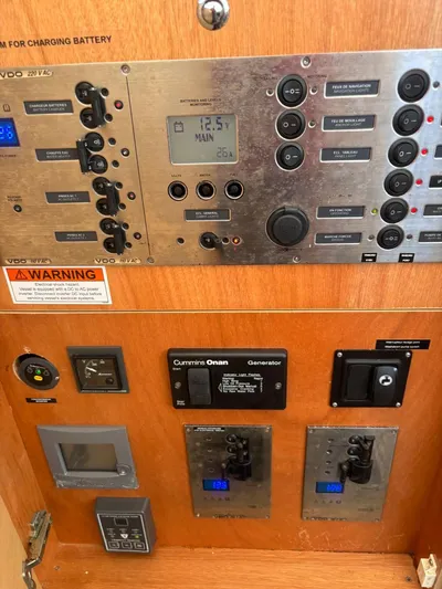 King Lewis Yacht Photos Pics King Lewis - Main Instrument Panel