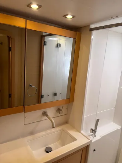 King Lewis Yacht Photos Pics King Lewis - Head View (1)