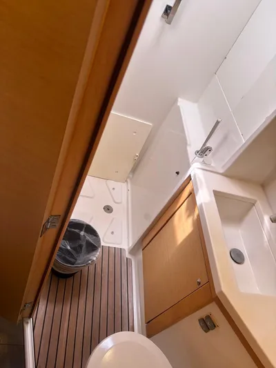 King Lewis Yacht Photos Pics King Lewis - Head View (2)