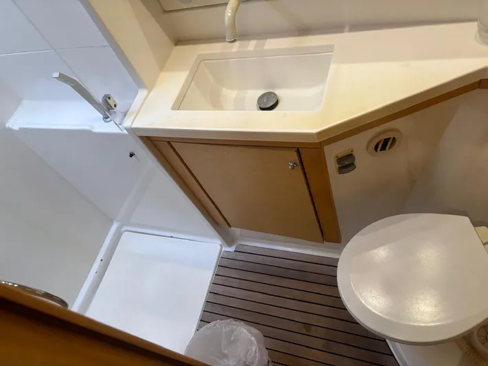 King Lewis Yacht Photos Pics King Lewis - Head View (3)