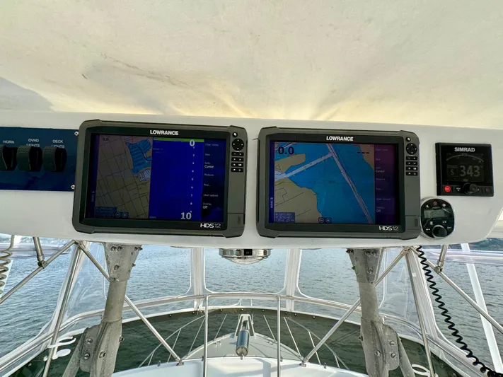 Reel Amnesia Yacht Photos Pics Navigation equipment on a 1984 Hatteras 36 Convertible boat, featuring Lowrance displays.
