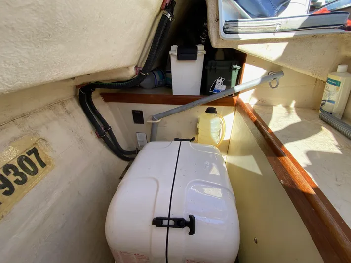  Yacht Photos Pics 2005 Hunter 41AC - Catherine Alease