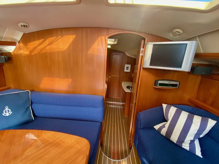  Yacht Photos Pics 2005 Hunter 41AC - Catherine Alease