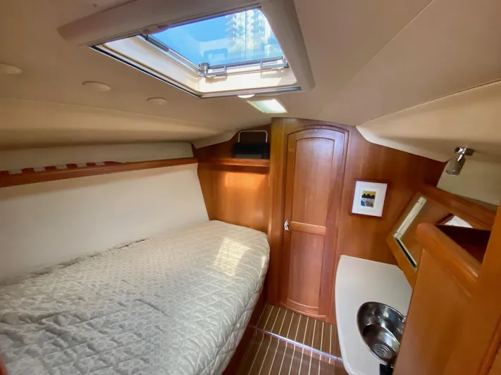  Yacht Photos Pics 2005 Hunter 41AC - Catherine Alease