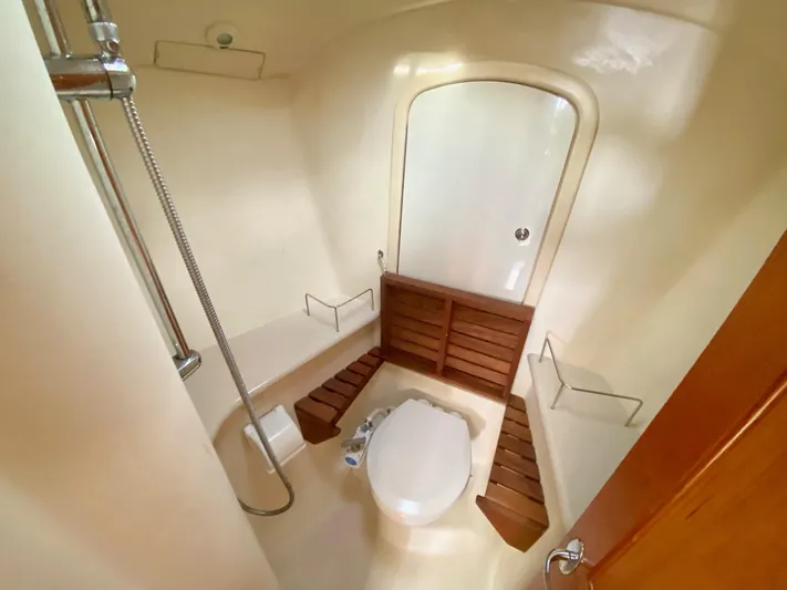  Yacht Photos Pics 2005 Hunter 41AC - Catherine Alease