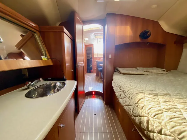  Yacht Photos Pics 2005 Hunter 41AC - Catherine Alease