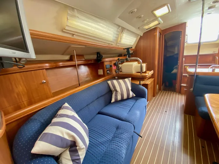  Yacht Photos Pics 2005 Hunter 41AC - Catherine Alease