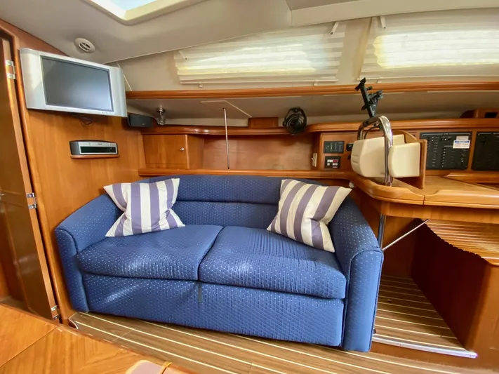  Yacht Photos Pics 2005 Hunter 41AC - Catherine Alease