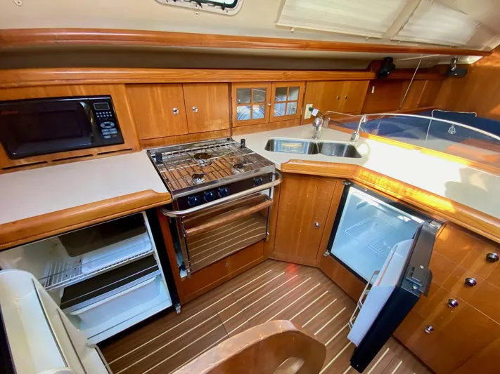  Yacht Photos Pics 2005 Hunter 41AC - Catherine Alease