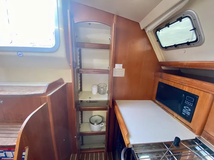  Yacht Photos Pics 2005 Hunter 41AC - Catherine Alease