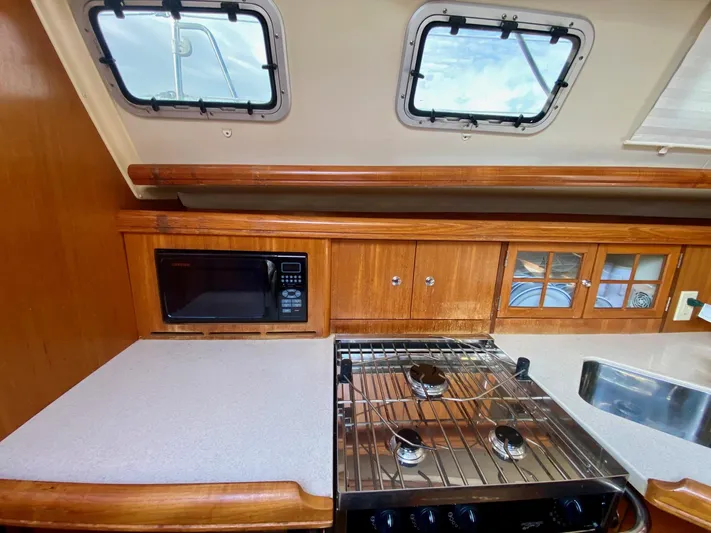  Yacht Photos Pics 2005 Hunter 41AC - Catherine Alease