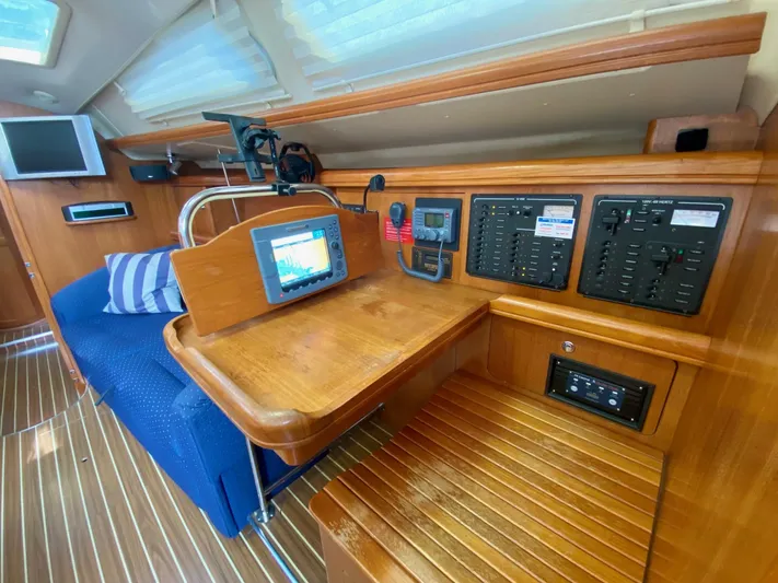  Yacht Photos Pics 2005 Hunter 41AC - Catherine Alease