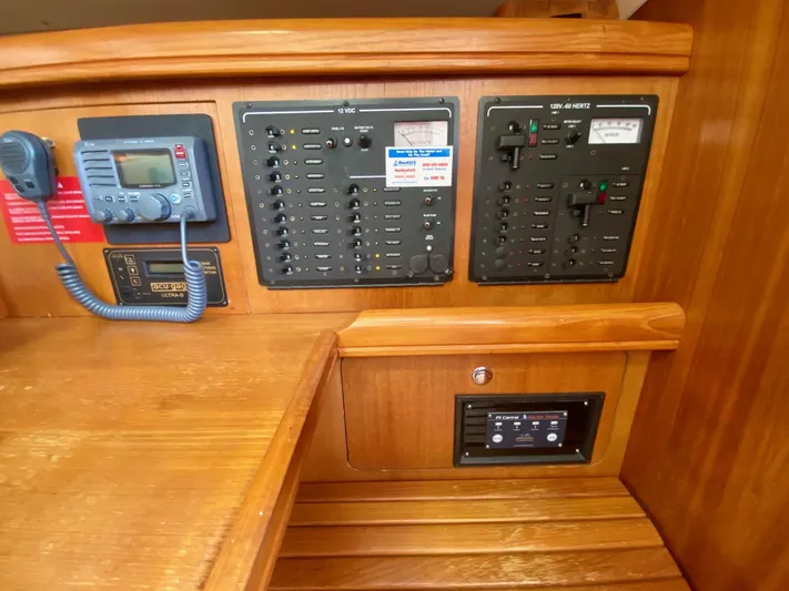  Yacht Photos Pics 2005 Hunter 41AC - Catherine Alease