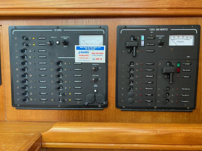  Yacht Photos Pics 2005 Hunter 41AC - Catherine Alease