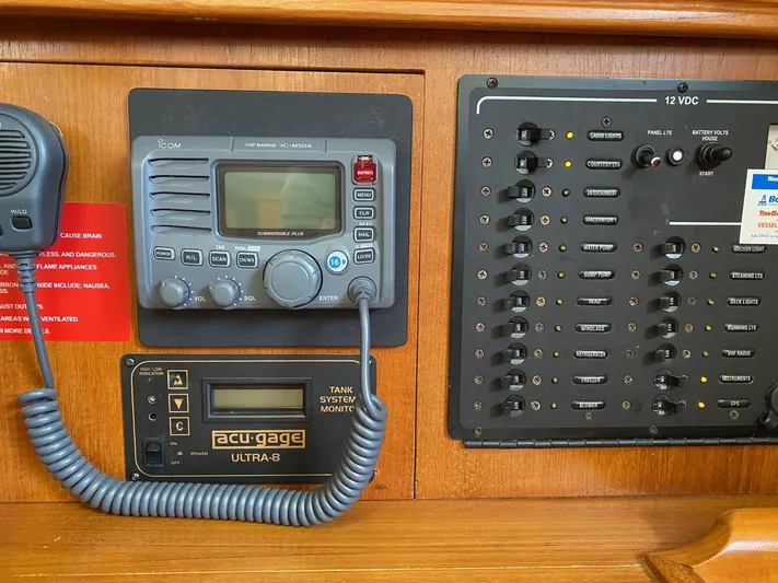  Yacht Photos Pics 2005 Hunter 41AC - Catherine Alease