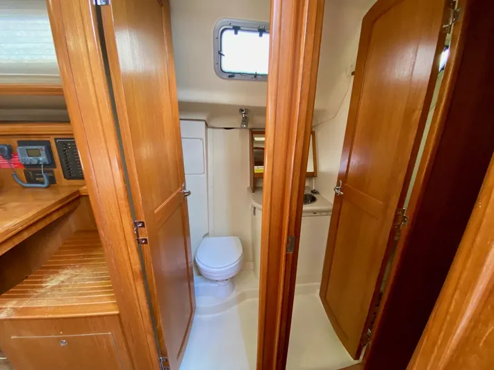  Yacht Photos Pics 2005 Hunter 41AC - Catherine Alease