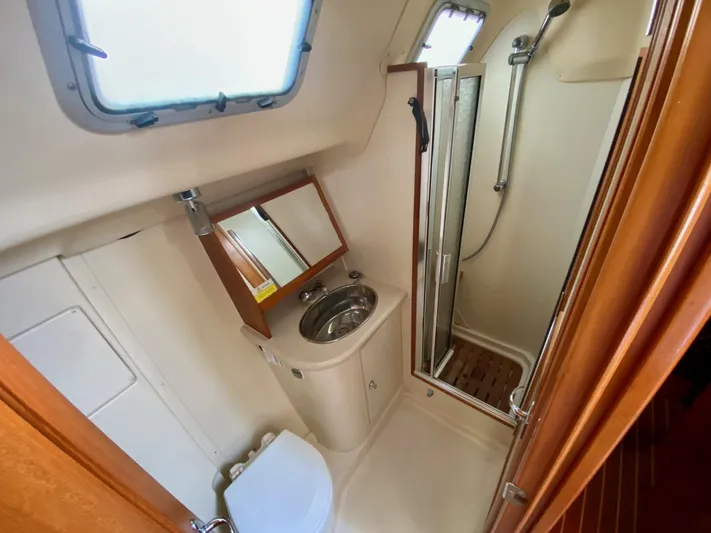  Yacht Photos Pics 2005 Hunter 41AC - Catherine Alease