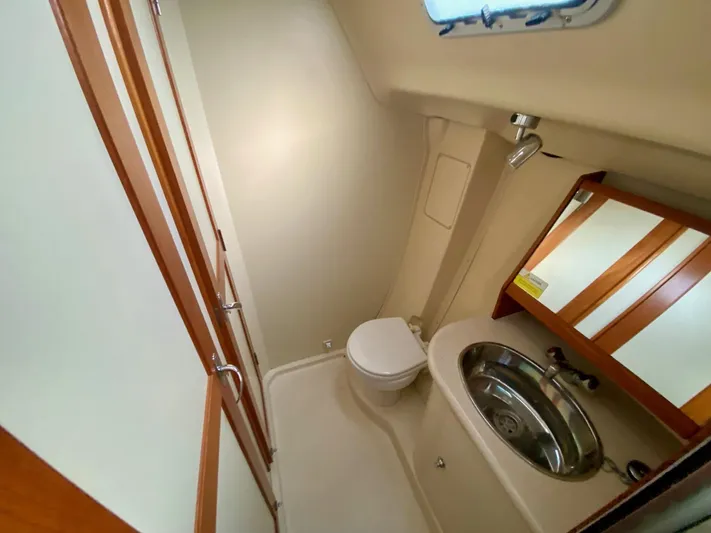  Yacht Photos Pics 2005 Hunter 41AC - Catherine Alease