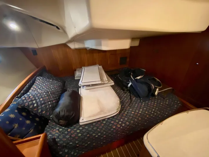  Yacht Photos Pics 2005 Hunter 41AC - Catherine Alease