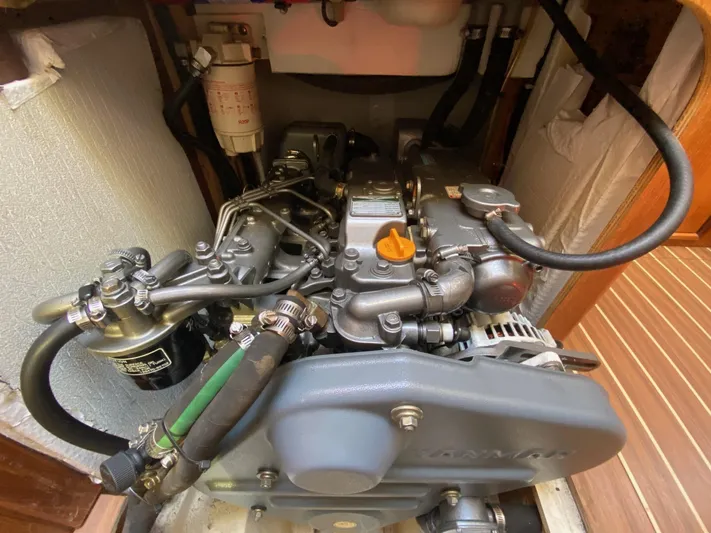  Yacht Photos Pics 2005 Hunter 41AC - Catherine Alease