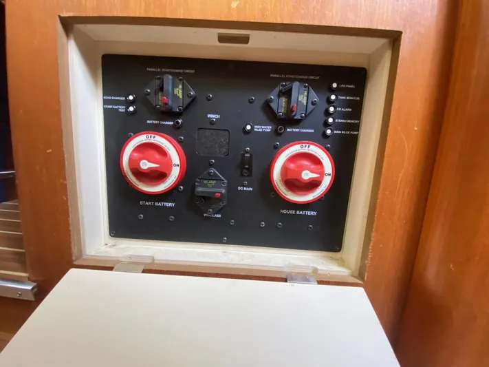  Yacht Photos Pics 2005 Hunter 41AC - Catherine Alease