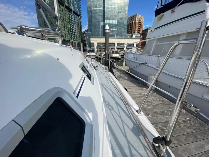  Yacht Photos Pics 2005 Hunter 41AC - Catherine Alease