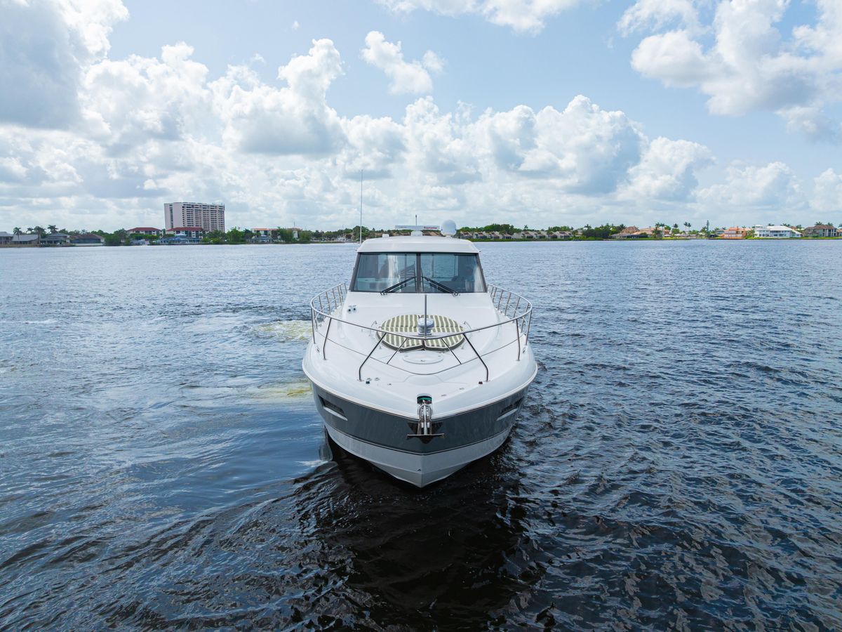 2013 Cruisers Yachts 48 