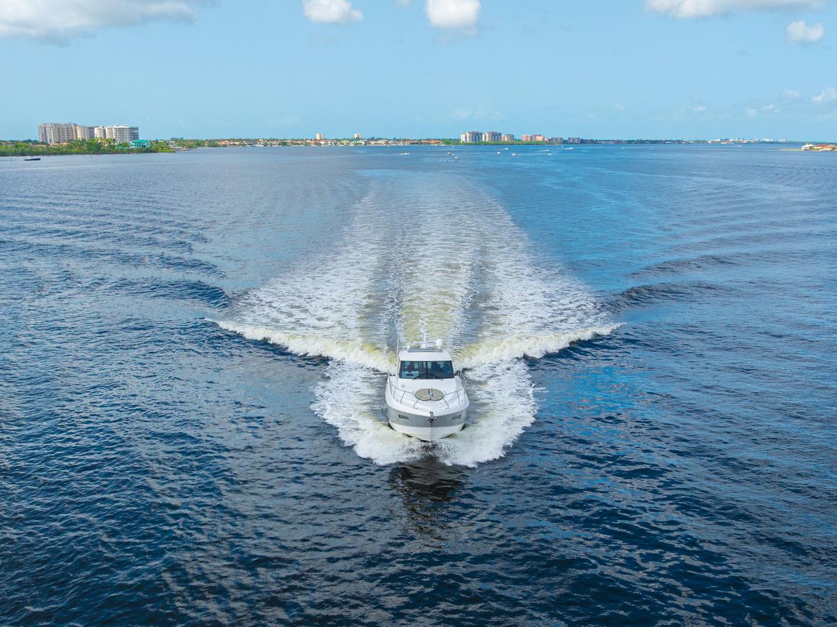 2013 Cruisers Yachts 48 