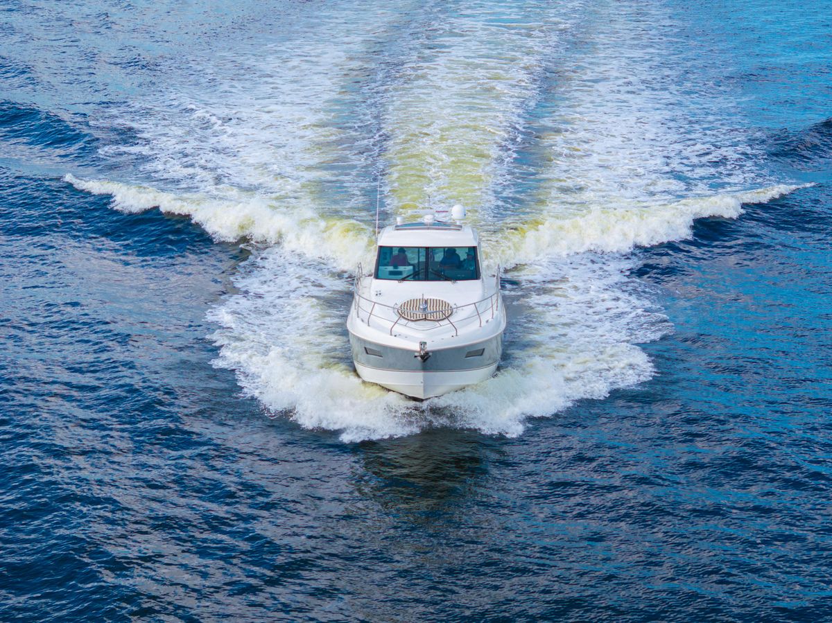2013 Cruisers Yachts 48 