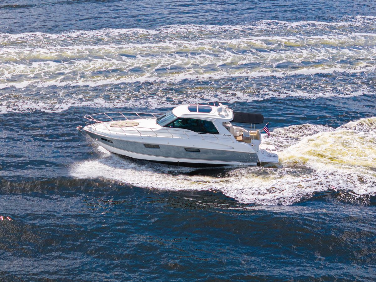 2013 Cruisers Yachts 48 