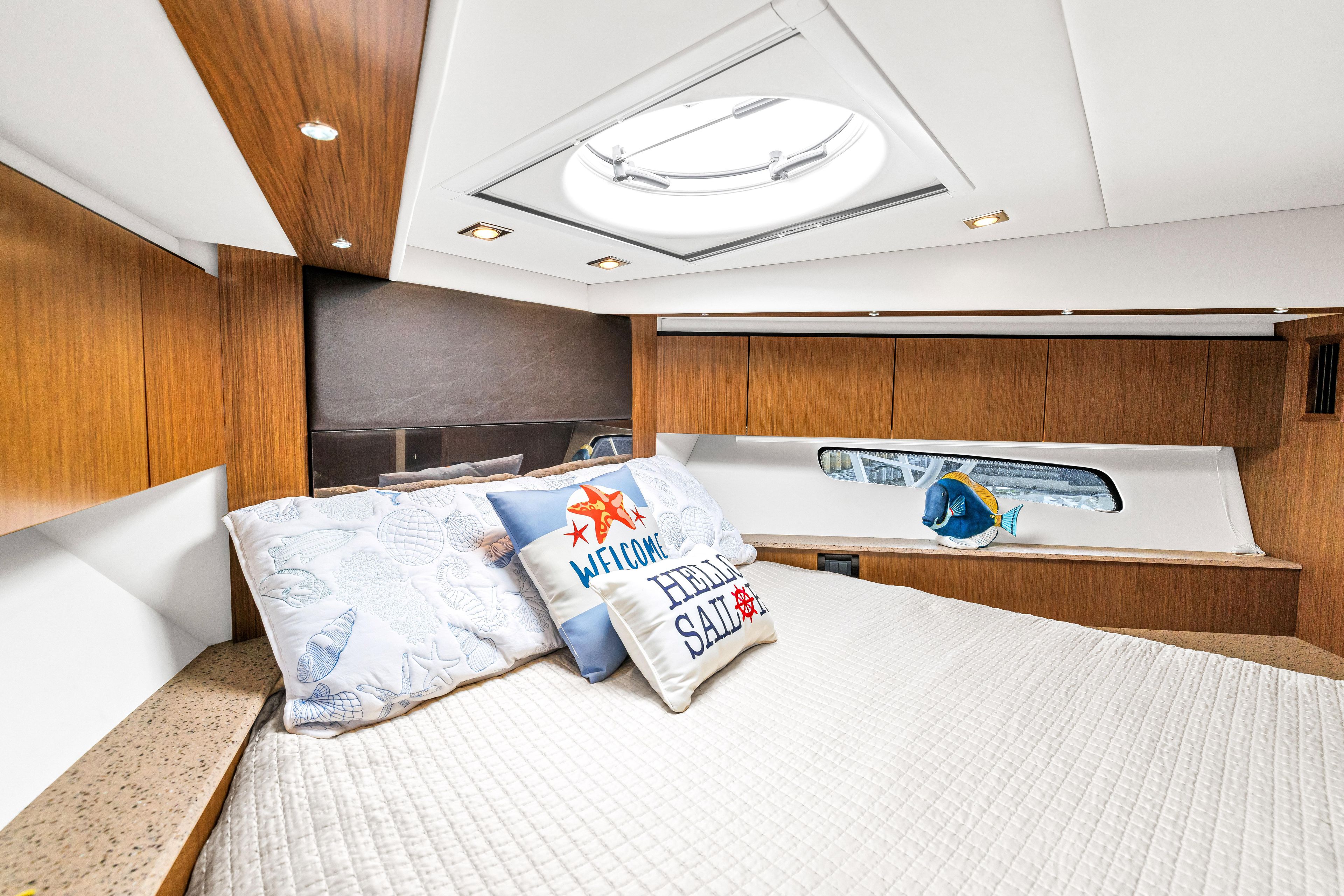 2013 Cruisers Yachts 48 