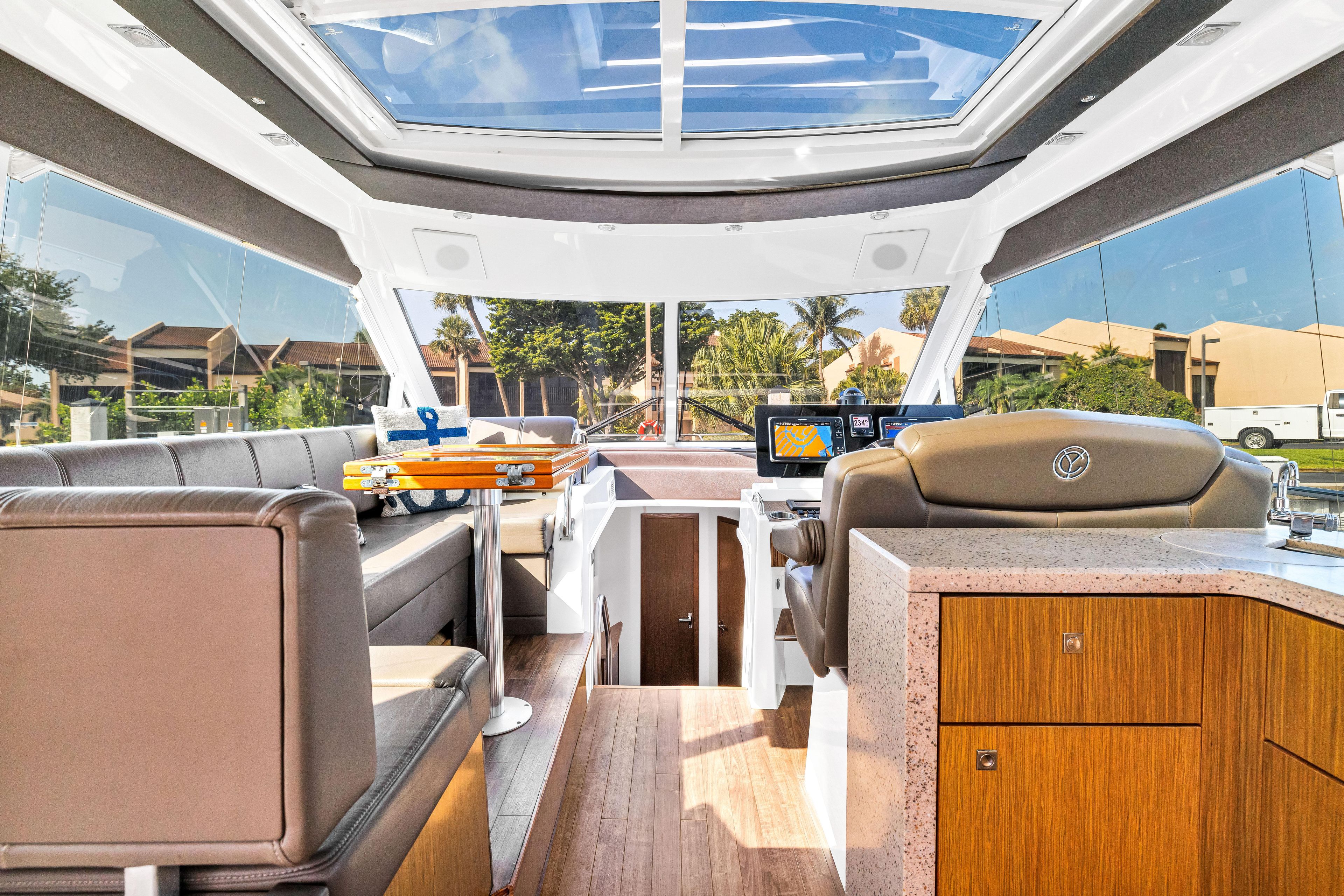 2013 Cruisers Yachts 48 
