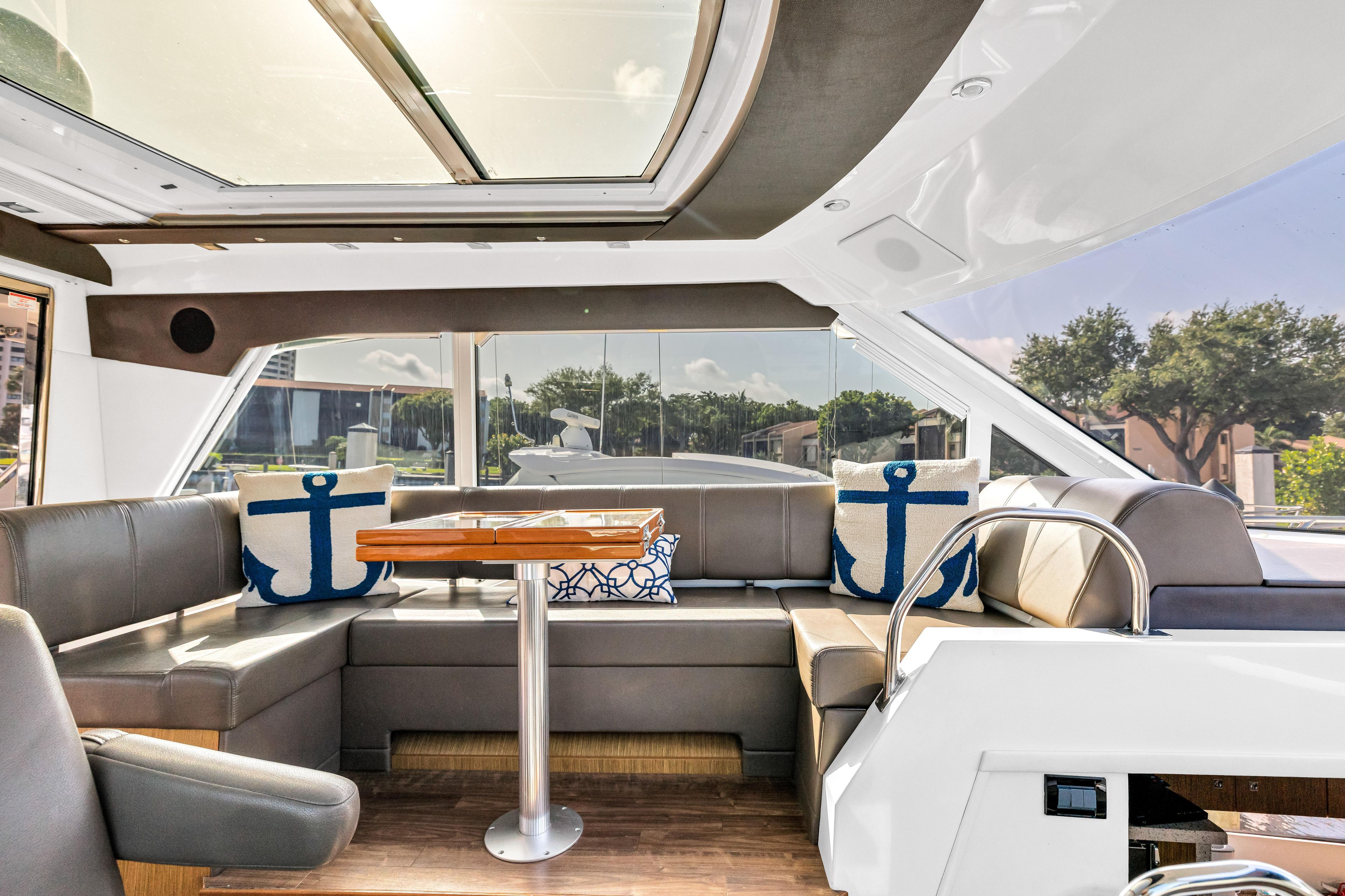 2013 Cruisers Yachts 48 