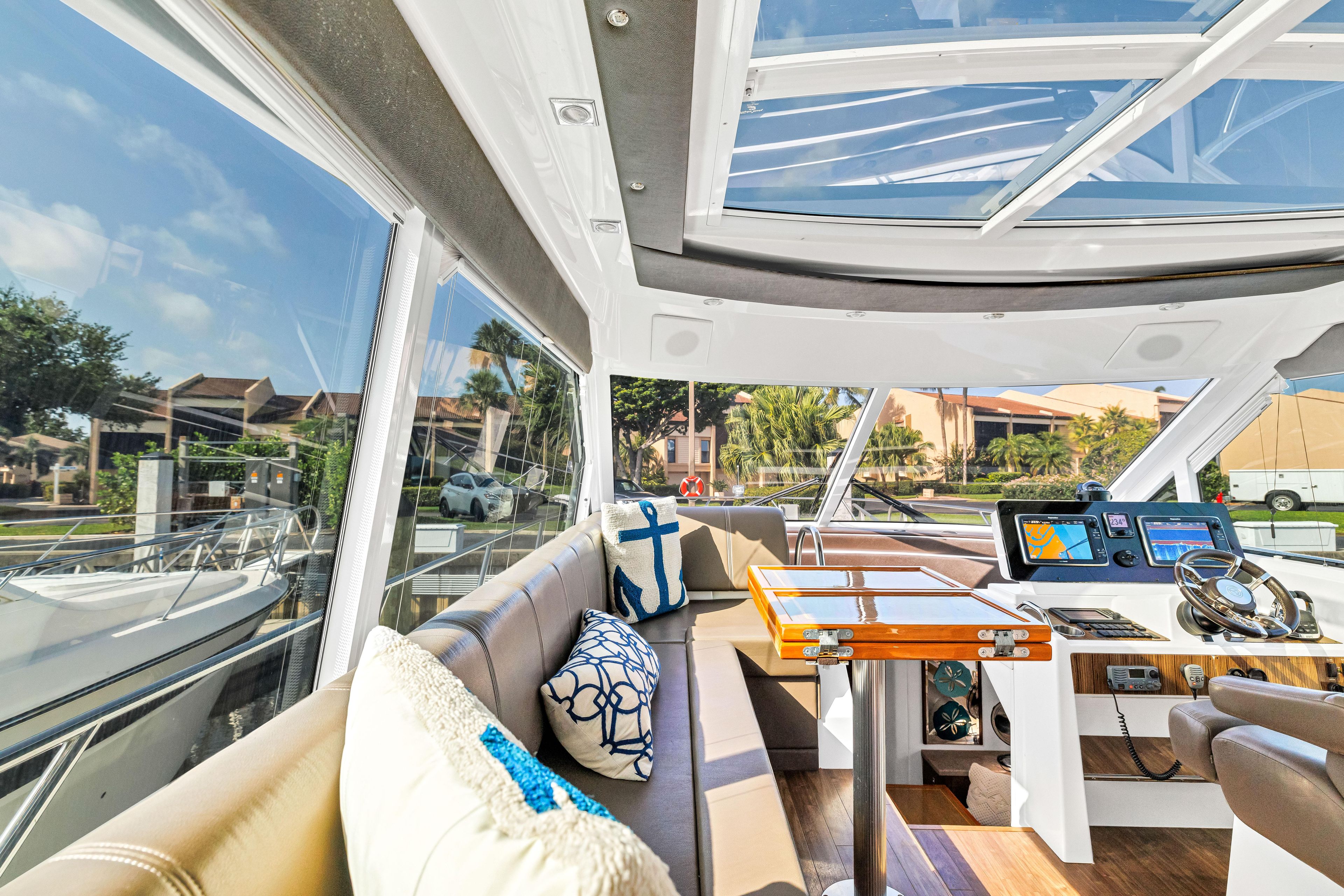 2013 Cruisers Yachts 48 