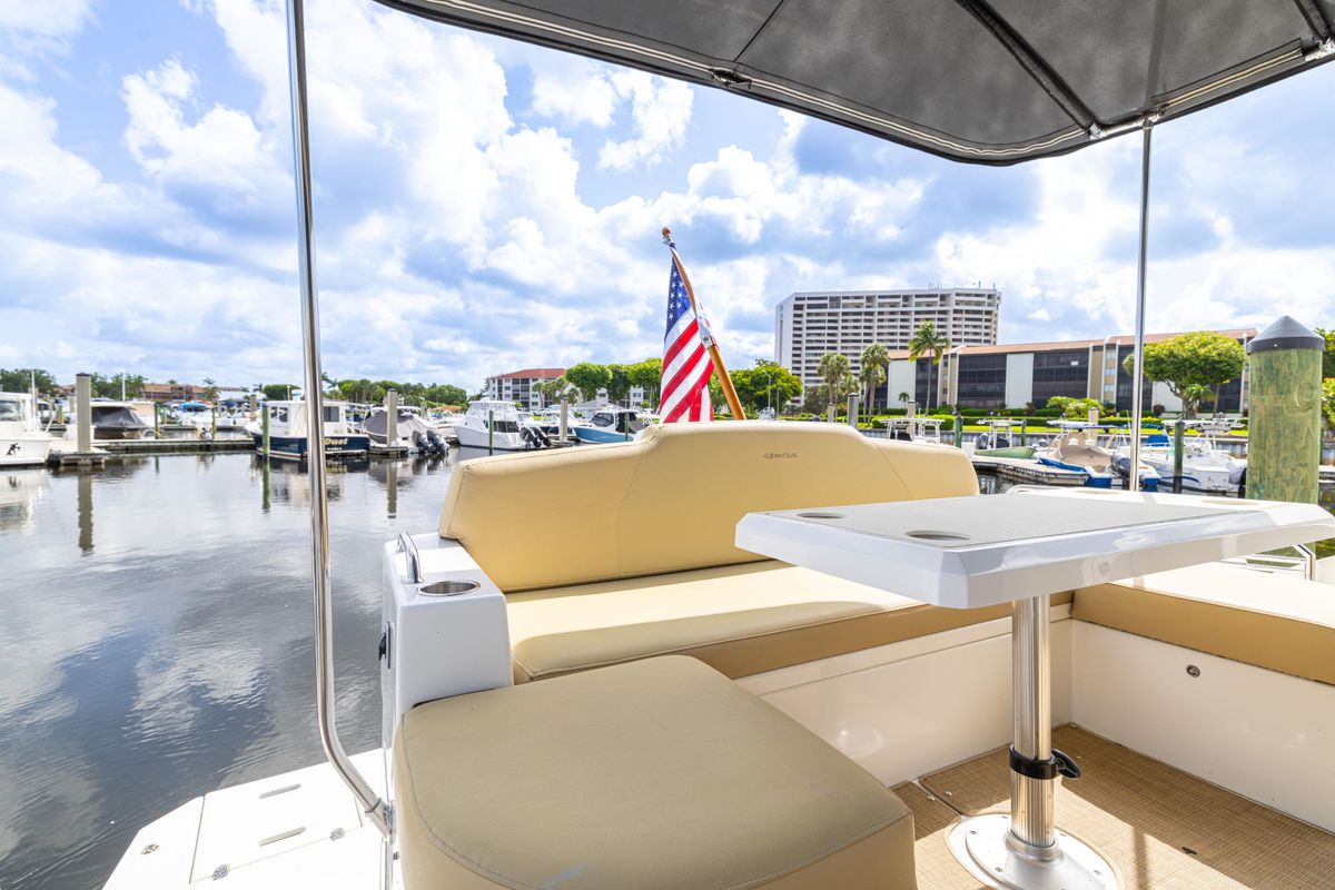 2013 Cruisers Yachts 48 