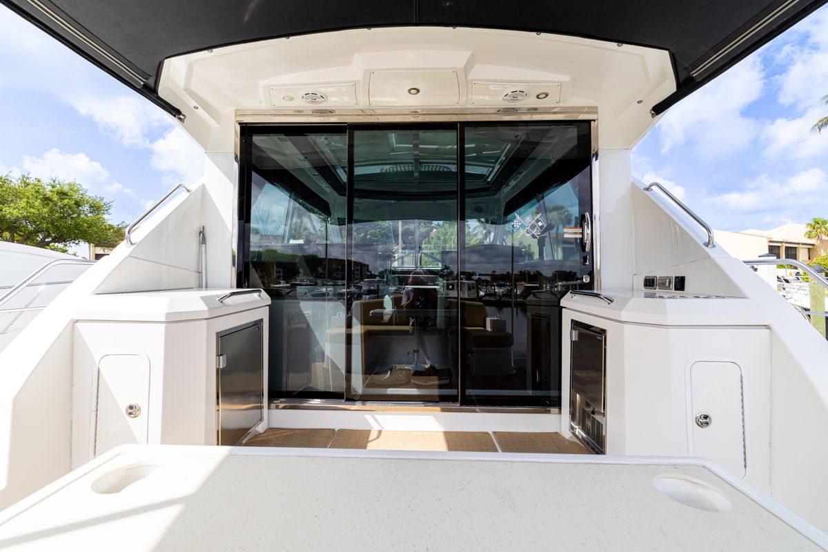 2013 Cruisers Yachts 48 