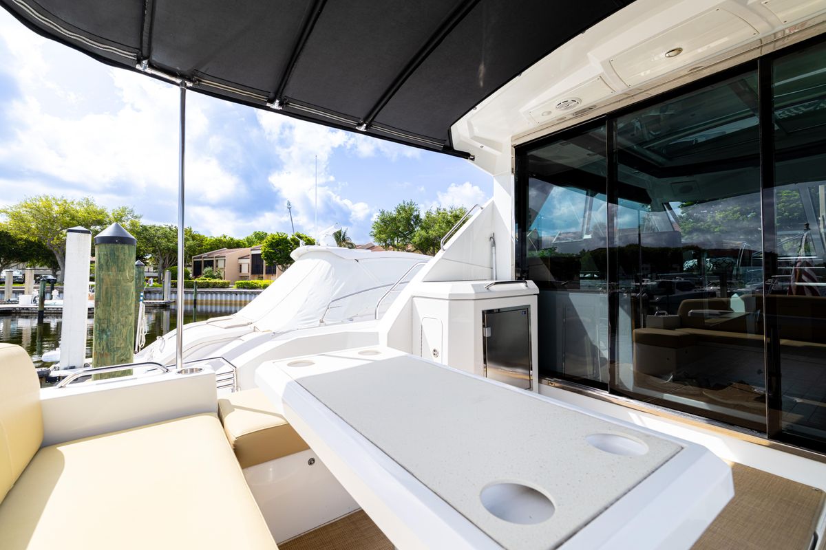 2013 Cruisers Yachts 48 