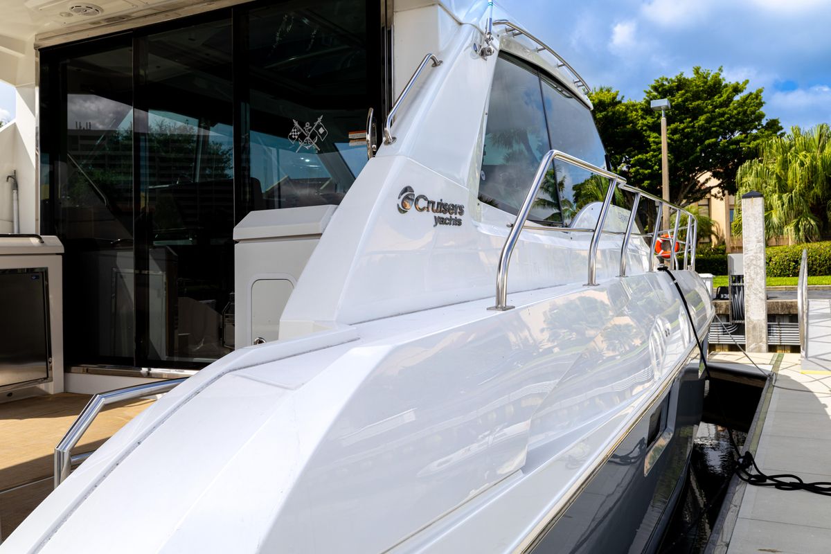 2013 Cruisers Yachts 48 