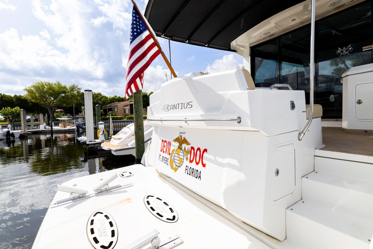 2013 Cruisers Yachts 48 