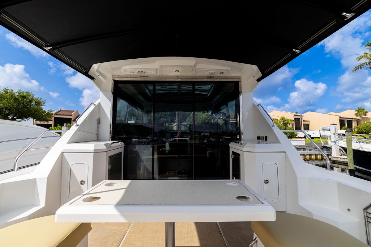 2013 Cruisers Yachts 48 