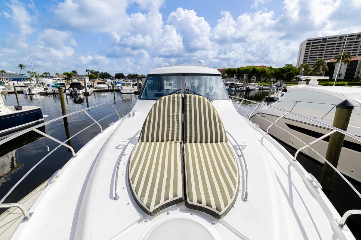 2013 Cruisers Yachts 48 