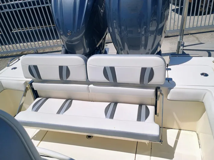 270-912 Yacht Photos Pics 2024 ShearWater 270 Carolina SS Open Bow with dual engines and cushioned seating.