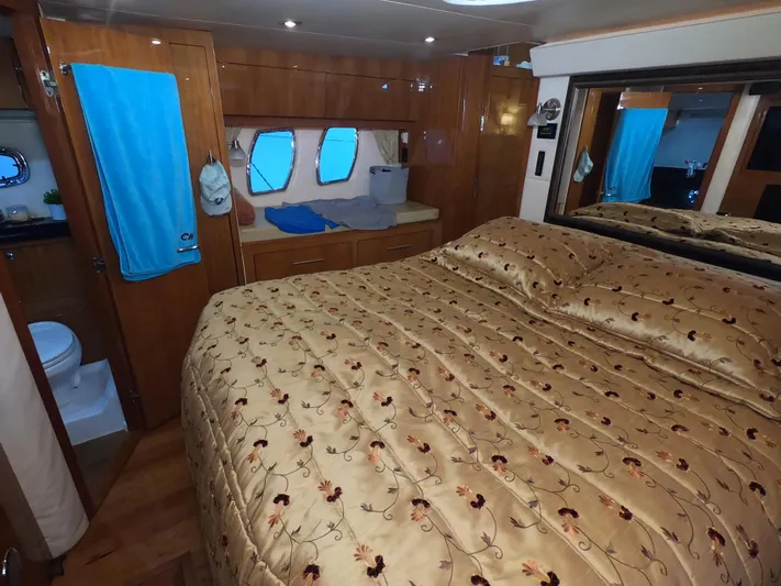 Chillaxin Yacht Photos Pics 