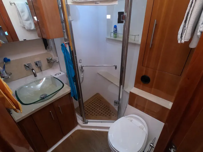 Chillaxin Yacht Photos Pics 