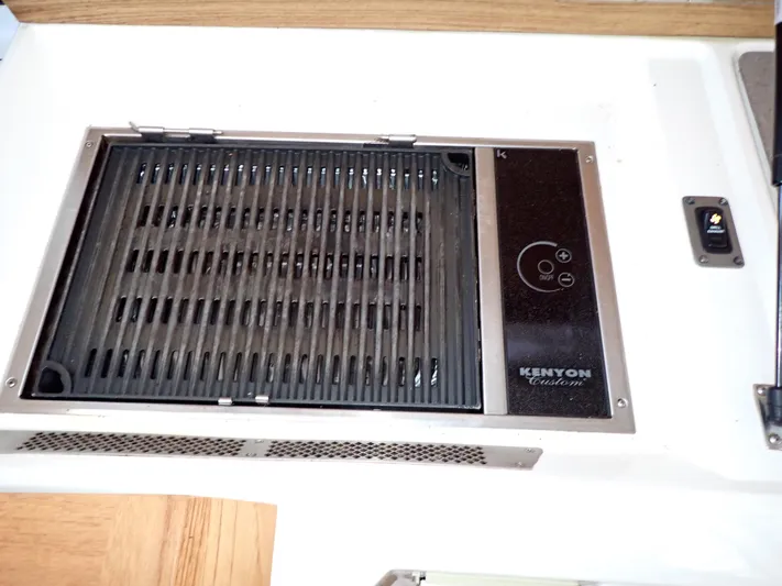 Chillaxin Yacht Photos Pics 