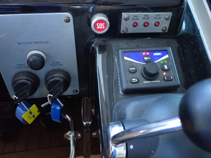 Chillaxin Yacht Photos Pics 