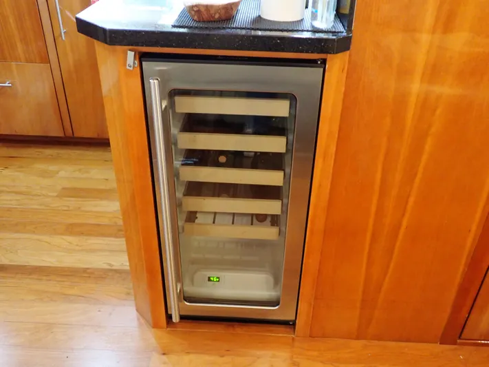 Chillaxin Yacht Photos Pics 