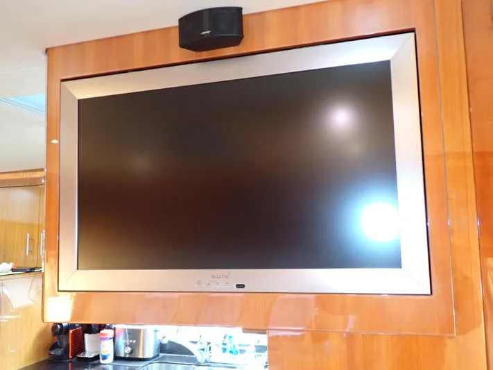 Chillaxin Yacht Photos Pics 