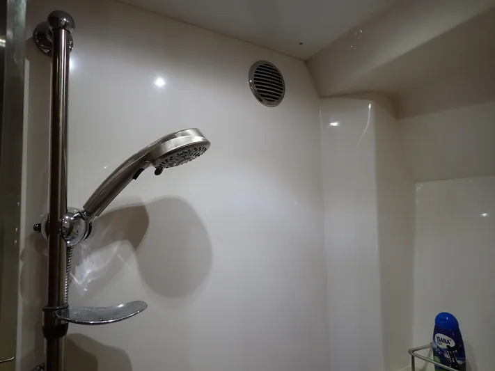 Chillaxin Yacht Photos Pics 